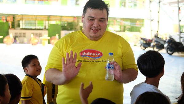 Kids with Jelexie bread packs